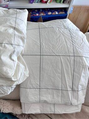 Brooklinen White Queen Windowpane 4 PCS Duvet Cover Set. FLAWS